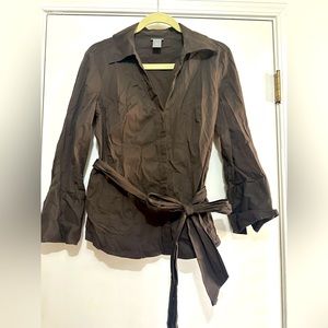 Ann Taylor blouse with wrap that ties on sides or in the front size 12 brown